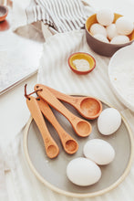 Load image into Gallery viewer, Bulk buy 16 Quantity Custom Gift Box, Wood measuring cups, Measuring spoons, Towel
