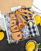 Load image into Gallery viewer, Bulk buy 16 Quantity Custom Gift Box, Wood measuring cups, Measuring spoons, Towel